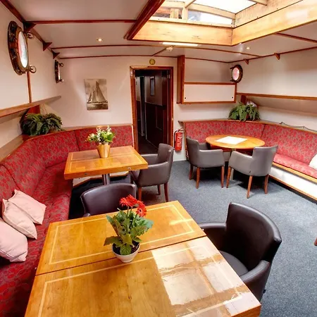 Panta Rhei Boatique Hostel *