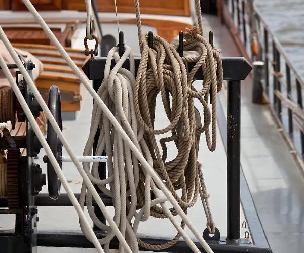 Panta Rhei Boatique Хостел Амстердам